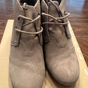 Brand New Women's Suede Ankle Boots Size 8.5